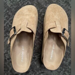 Madden Girl size 8 Platform Clogs